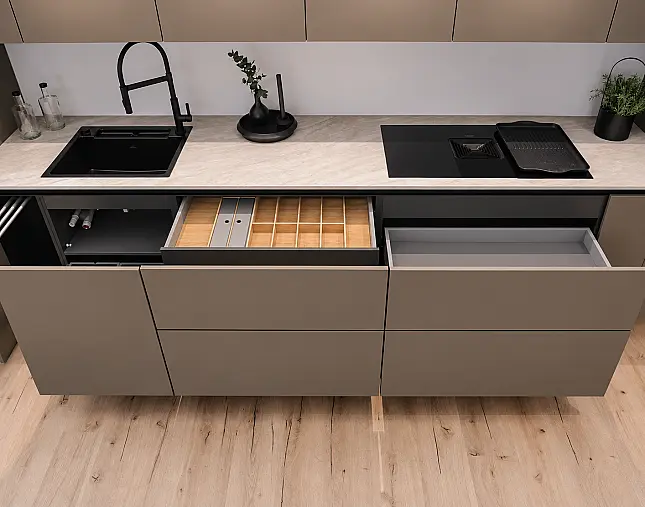 TOP-MIELE-GERÄTEAUSSTATTUNG mit Backofen, Dampfbackofen und Kaffeevollautomat! berbel Muldenlüfter mit permalyt-Filter &amp; Induktionskochfeld! Komfortabel höher platzierter Geschirrspüler! Weinklimaschrank &amp; großer Kühlschrank mit 4-Sterne-Gefrierfach!