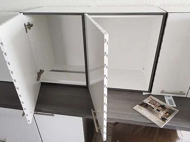 Ausstellungsküche / weiß / Lacklaminat / Hochglanz/ Küche Nr. 305