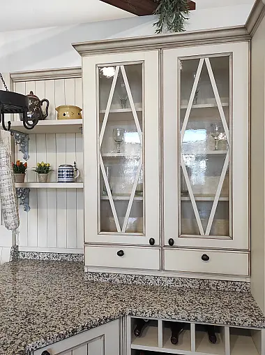 Küche im Landhausstil mit besonderer Sitzecke