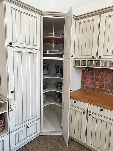Küche im Landhausstil mit besonderer Sitzecke