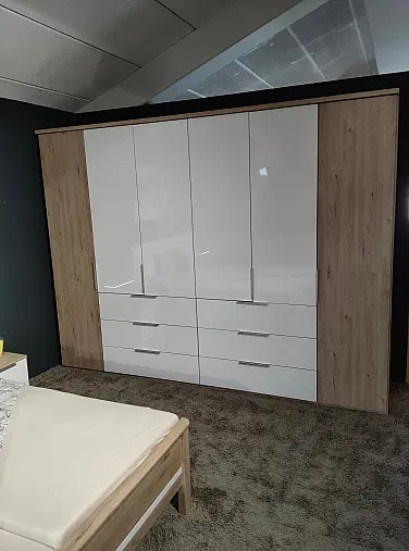 Drehtürenschrank