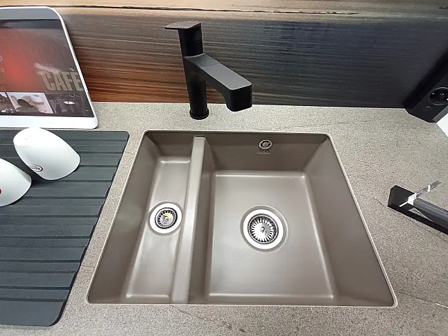 Küche im modernes Design, erstklassige Materialien und durchdachte Funktionalität für höchsten Kochkomfort.