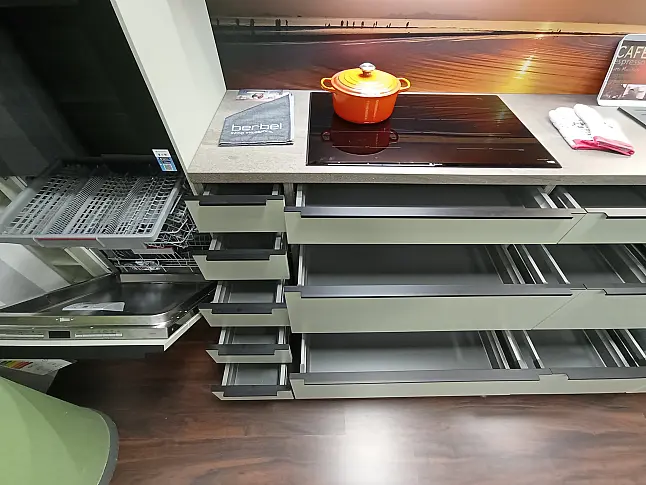 Küche im modernes Design, erstklassige Materialien und durchdachte Funktionalität für höchsten Kochkomfort.