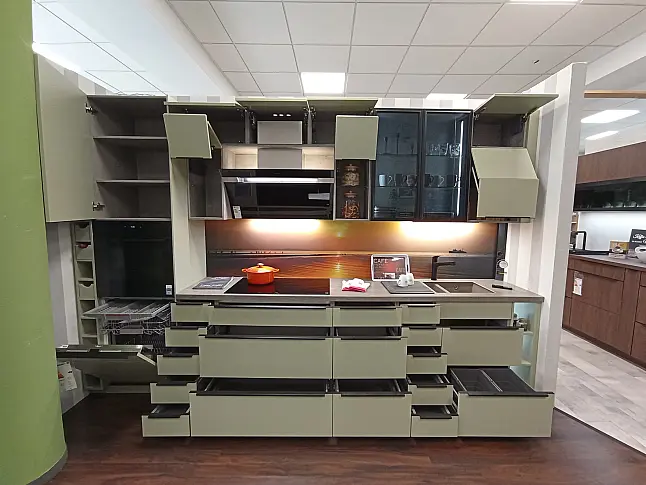 Küche im modernes Design, erstklassige Materialien und durchdachte Funktionalität für höchsten Kochkomfort.