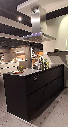 Hochwertige grifflose Küche mit Insel