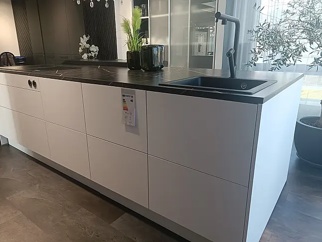 Charmante stylische Küche in Graphit UV Mattlack mit Kaffeeautomat, Wärmeschublade und Compactbackofen/W - Super reduziert, wir brauchen Platz!