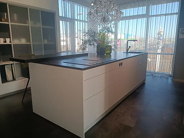 Charmante stylische Küche in Graphit UV Mattlack mit Kaffeeautomat, Wärmeschublade und Compactbackofen/W - Super reduziert, wir brauchen Platz!