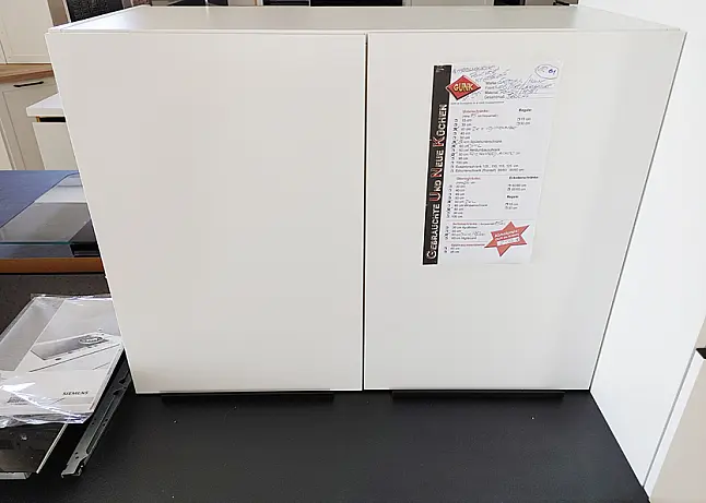 wir haben noch teile vorrort  und können noch küchen usammenstellen aus der angegebenen  Front