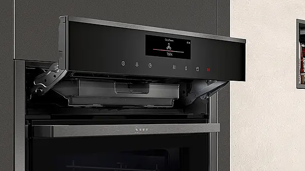 Einbau-Backofen mit Dampfunterstützung