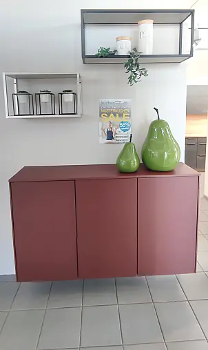 Sideboard mit Metallregalen