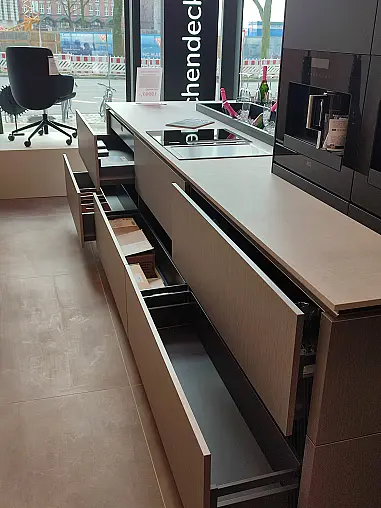 AV 2070 Metallic hell gebürstet Lacklaminat + AV6000 GL samt Blau Mattlack - Systemat Smart Architektur Design