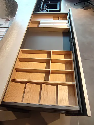 AV 2070 Metallic hell gebürstet Lacklaminat + AV6000 GL samt Blau Mattlack - Systemat Smart Architektur Design