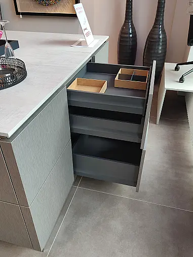 AV 2070 Metallic hell gebürstet Lacklaminat + AV6000 GL samt Blau Mattlack - Systemat Smart Architektur Design