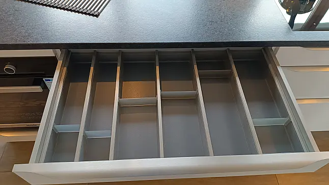 Traumküche in kritallweis hochglanz