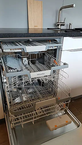 Traumküche in kritallweis hochglanz