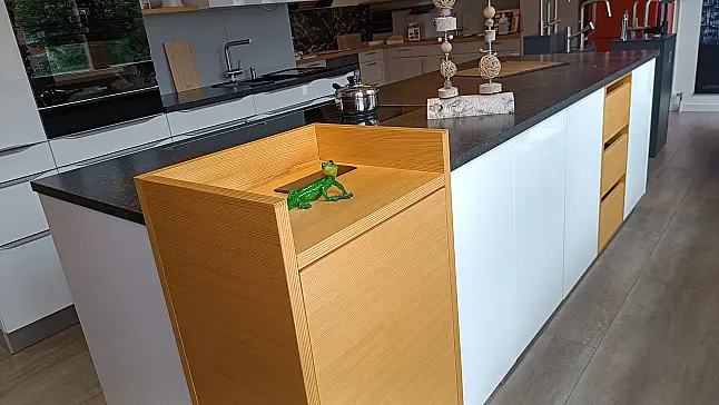 Traumküche in kritallweis hochglanz