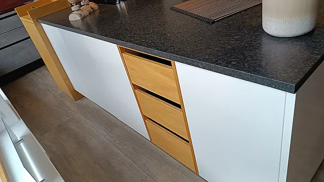 Traumküche in kritallweis hochglanz