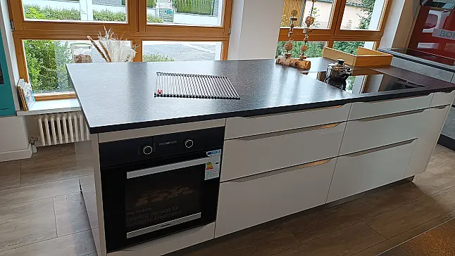 Traumküche in kritallweis hochglanz