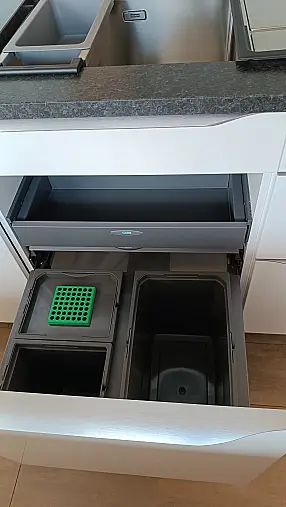 Traumküche in kritallweis hochglanz
