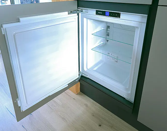 Miele Combi-Dampfgarer m. HydroClean + Backofen m. Kernthermometer, Klimagaren &amp; Pyrolyse + Kaffeeautomat + Wärmeschublade + Gefrierer + XL-Kühlschrank m. Frischschubladen + Geschirrspüler. berbel Muldenlüfter m. Indukt. &amp; permalyt. 2Zonen-Weinkühlschrank