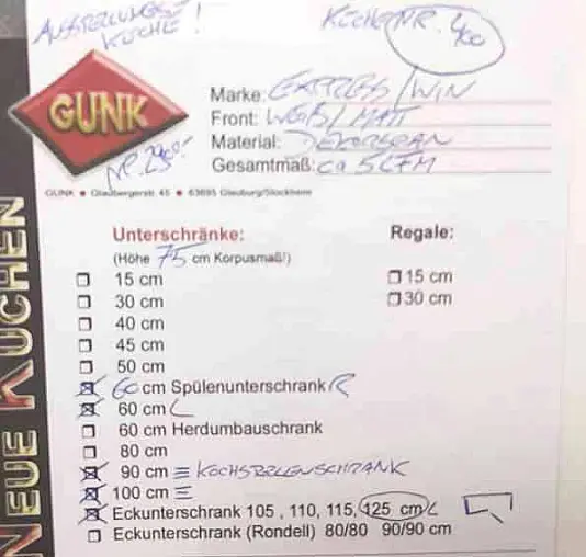 Große Ausstellungsküche/ Front: weiß matt/ Nr. 400