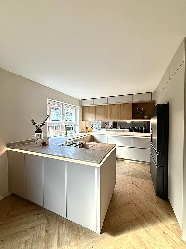Moderne Ballerina Designküche mit Smartglas