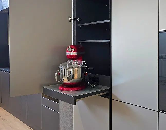 TOP-AKTUELLE HIGH-END GERÄTEAUSSTATTUNG VON GAGGENAU: Backofen mit 300°C -Backstein + separater Dampfbackofen (beide  mit Kerntemperatursensor) + Kaffeeautomat + Wärmeschublade + Vakuumierer! berbel Muldenlüfter mit Infinity-Kochfeld u. permalyt-Filter!