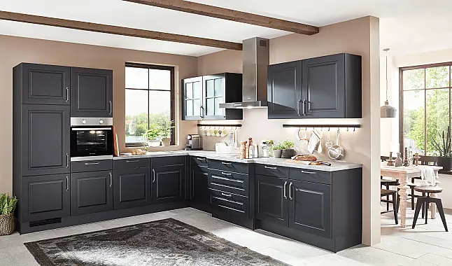 Landhaus L-Küche in Schwarz matt