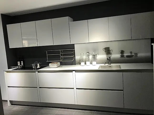 Musterküche S 2 -SLG sterlinggrau hochglänzend smartlack