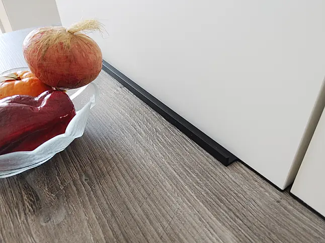 wir haben noch teile vorrort  und können noch küchen usammenstellen aus der angegebenen  Front