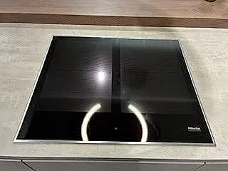 moderne L-Küche in Betonoptik grifflos