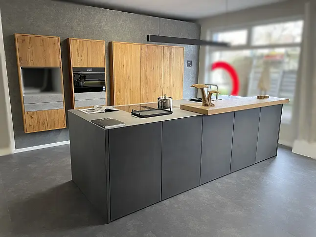 Vollwertige Ausstellungsküche mit massiver Edelstahl Arbeitsplatte