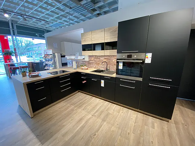 Abverkaufsküche Nobilia Touch Lacklaminat schwarz und Riva San Remo