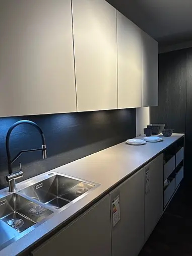 Küche mit Insel + Back Kitchen