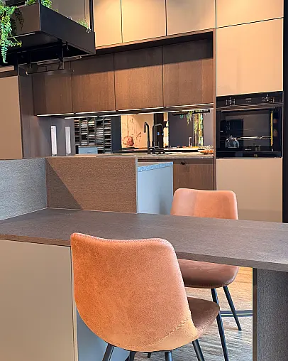 Bauformat Musterküche – Moderne Designküche mit Kochinsel und Premium-Ausstattung