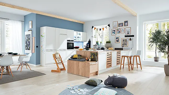 Landhausküche mit AEG-Geräten