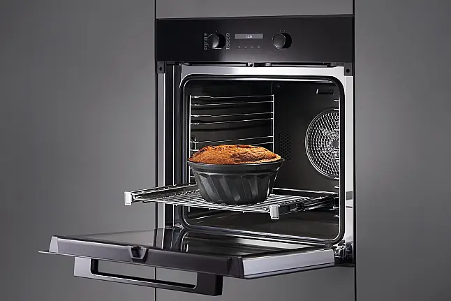 Einbau-Backofen schwarz mit Edelstahl