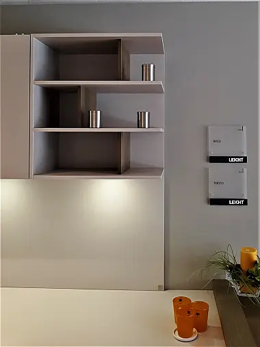 Attraktive L-Küche mit Theke in der Ausführung "mohair"