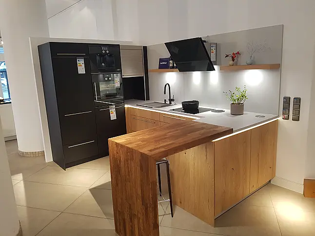 moderne Küche Farbkombi Holz/schwarz