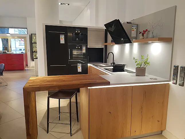 moderne Küche Farbkombi Holz/schwarz