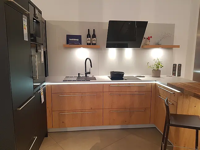moderne Küche Farbkombi Holz/schwarz