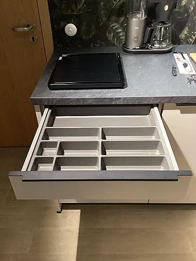 L-Form Küche mit grauer Arbeitsplatte modernes Design