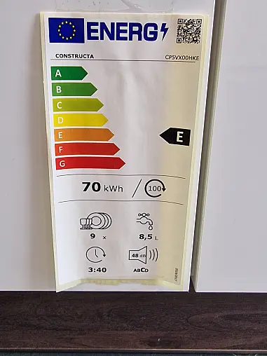 Artego Musterküche - ECO Lack weiss Hochglanz / Nussbaum dunkel