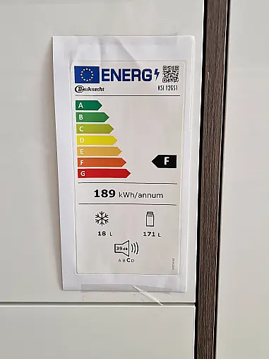 Artego Musterküche - ECO Lack weiss Hochglanz / Nussbaum dunkel