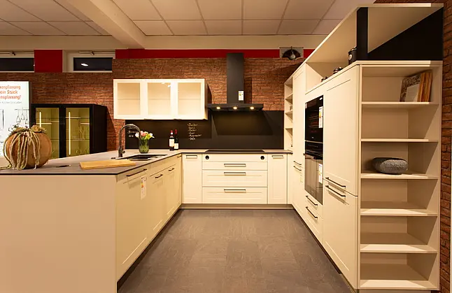 Moderne Landhausküche mit Premium-Ausstattung