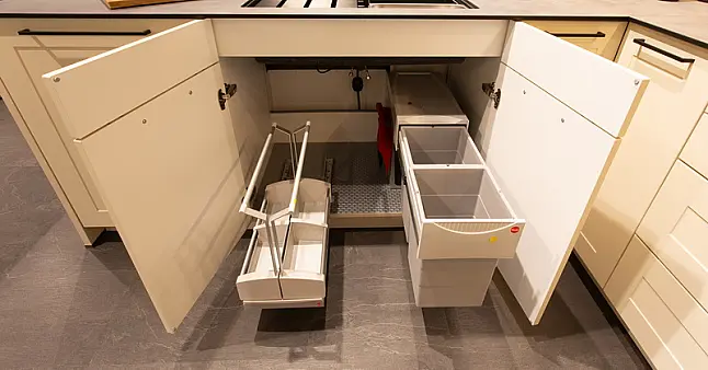 Moderne Landhausküche mit Premium-Ausstattung