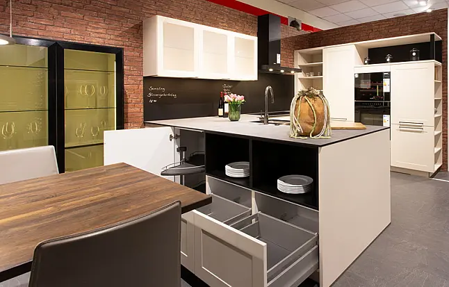 Moderne Landhausküche mit Premium-Ausstattung