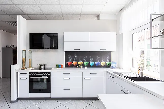 moderne Küche mit Sitzmöglichkeit (Nr.11)