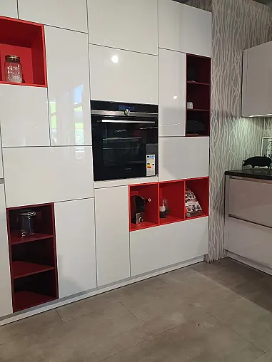 Inselküche Weiß Hochglanz exklusive Ausstattung mit Berbel Skyline Edge Deckenlifthaube