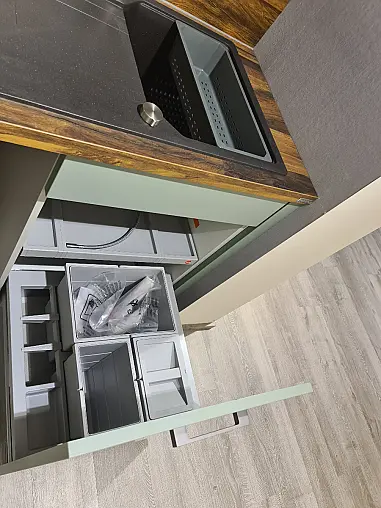 Koje 6 Nobilia Cascada mit Zanussi Geräten
